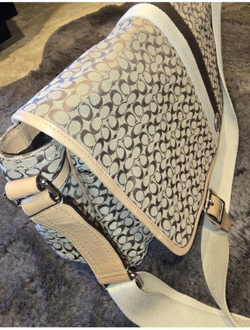 Coach Signature Voyager Messenger Bag. khaki signature canvas